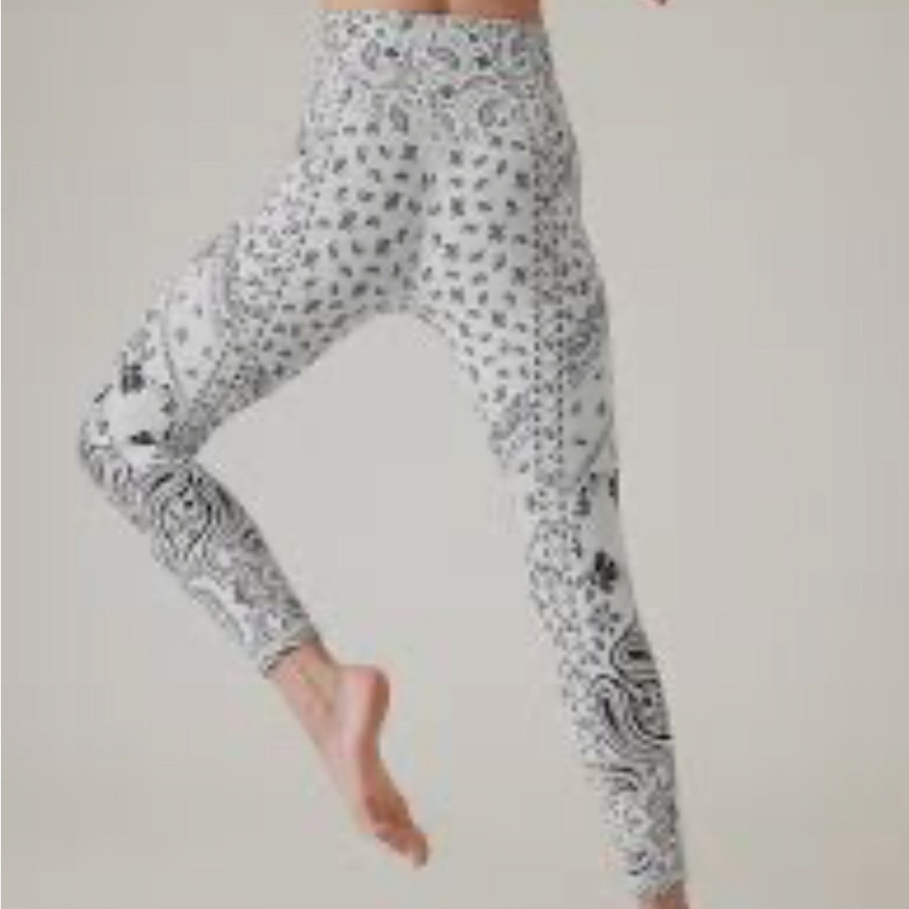 Athleta Elation Textured 7/8 Tight Paisley Black and White sz. Small